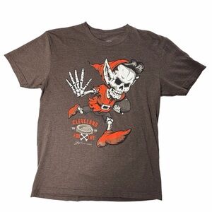 Cleveland Browns T-Shirt Gv Art Design Skeleton Elf Medium Brown Tee